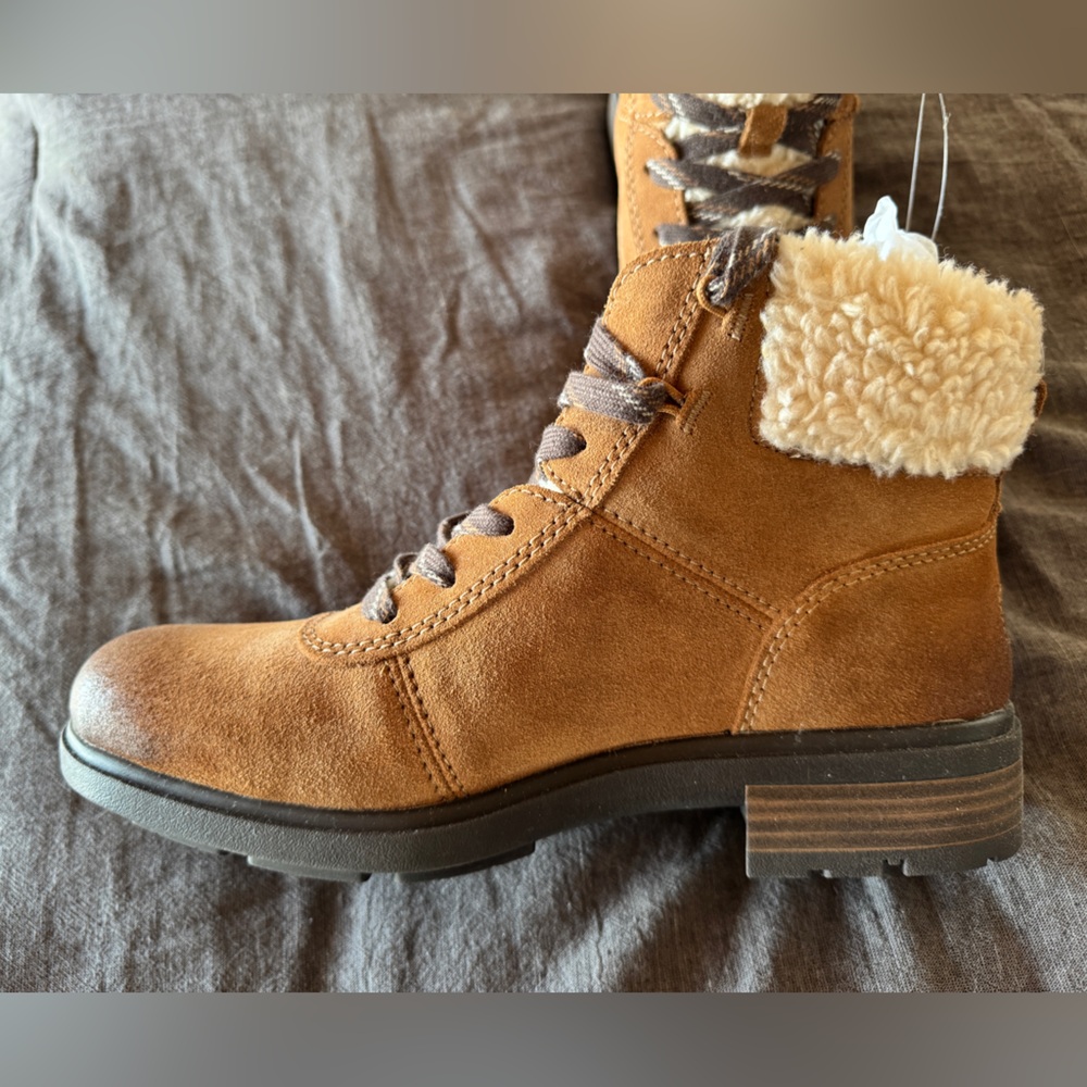 UGG HARRISON lace up waterproof suede boot - NEW - Womens size 10